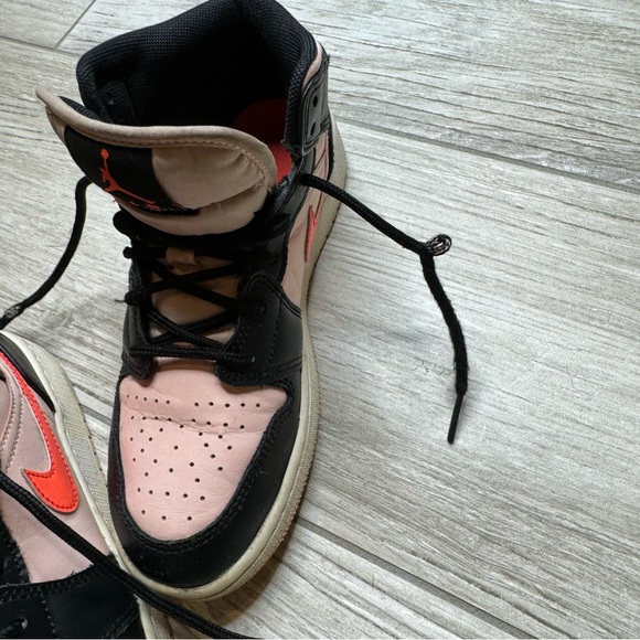 AIR JORDAN 1 Mid GS Crimson & Pink Size 3.5 - Picture 2 of 14